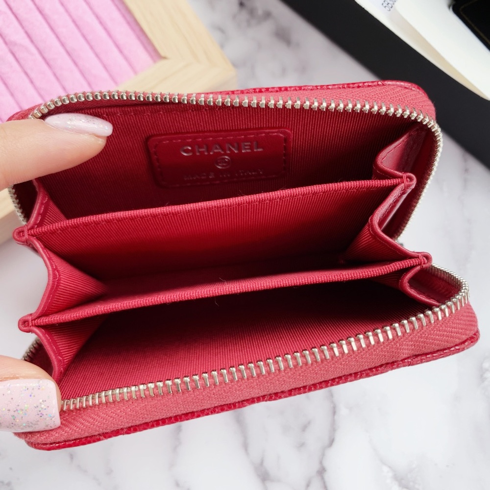 SOLD😭😭NWT CHANEL Coin Card Holder Wallet 18B Red - Picture 3 of 7